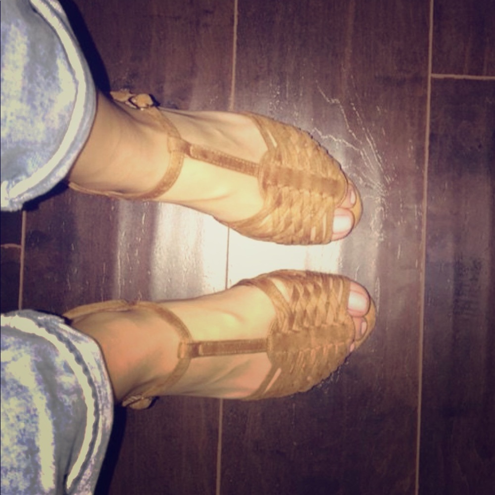 Women’s flats/sandals